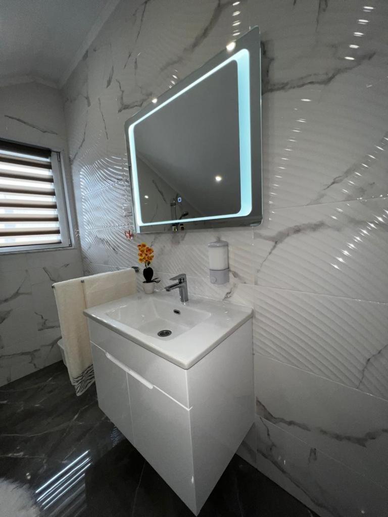 Luxury Apartment Megy Otočac Exterior foto