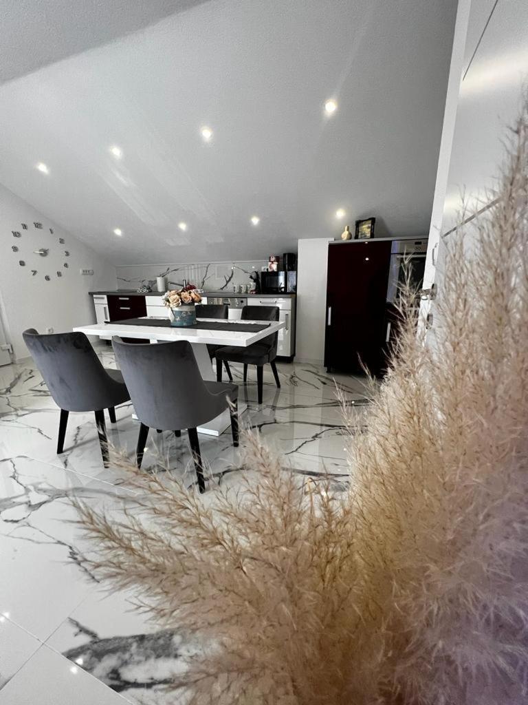 Luxury Apartment Megy Otočac Exterior foto